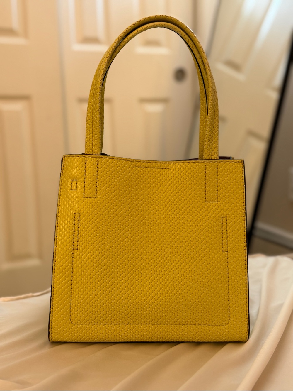 Banana Republic Lime Green Embossed Snakeskin Bag 💚